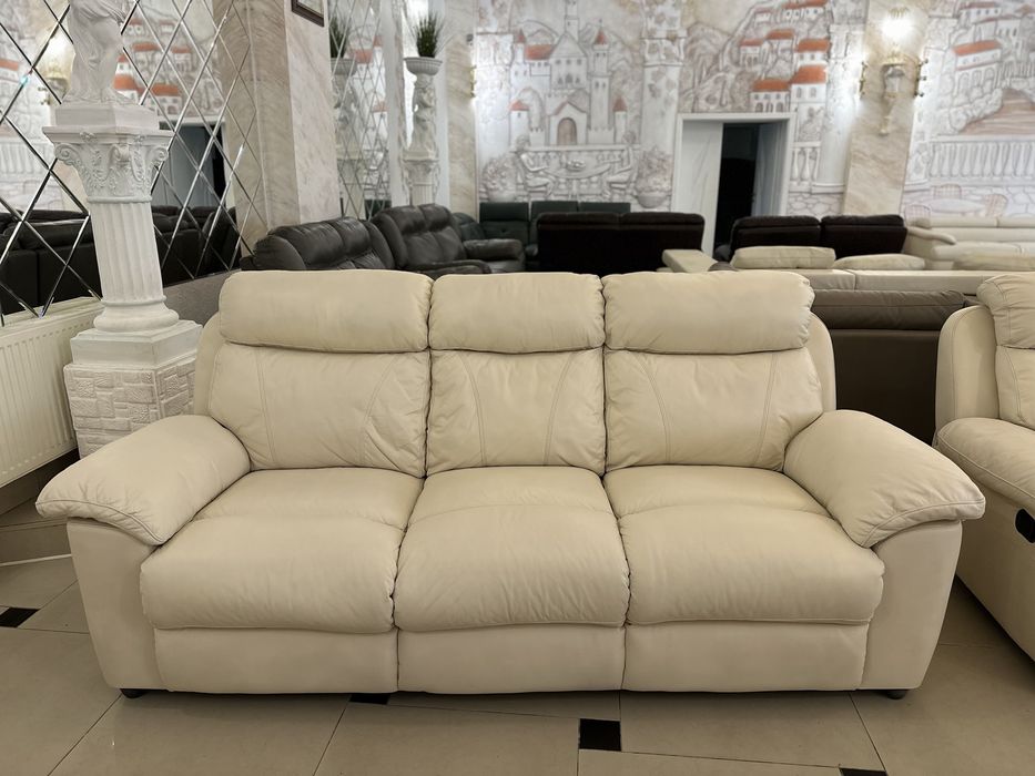 Розкішні шкіряні дивани 2-ка і 3-ка в білому кольорі з механізмом