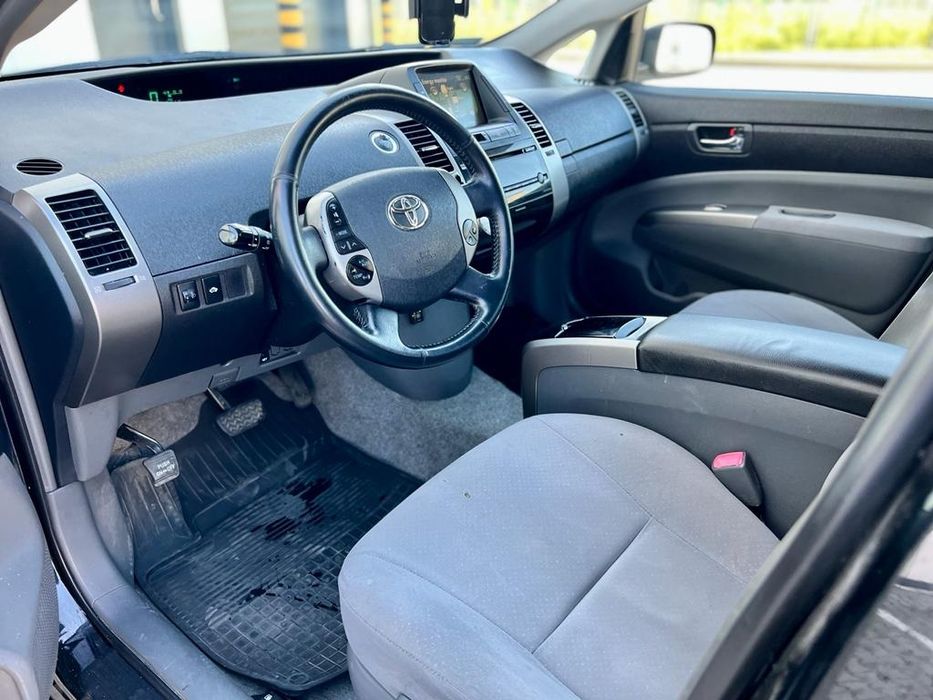 Toyota Prius hybryda LPG wynajem auto rent taxi uber bolt freenow