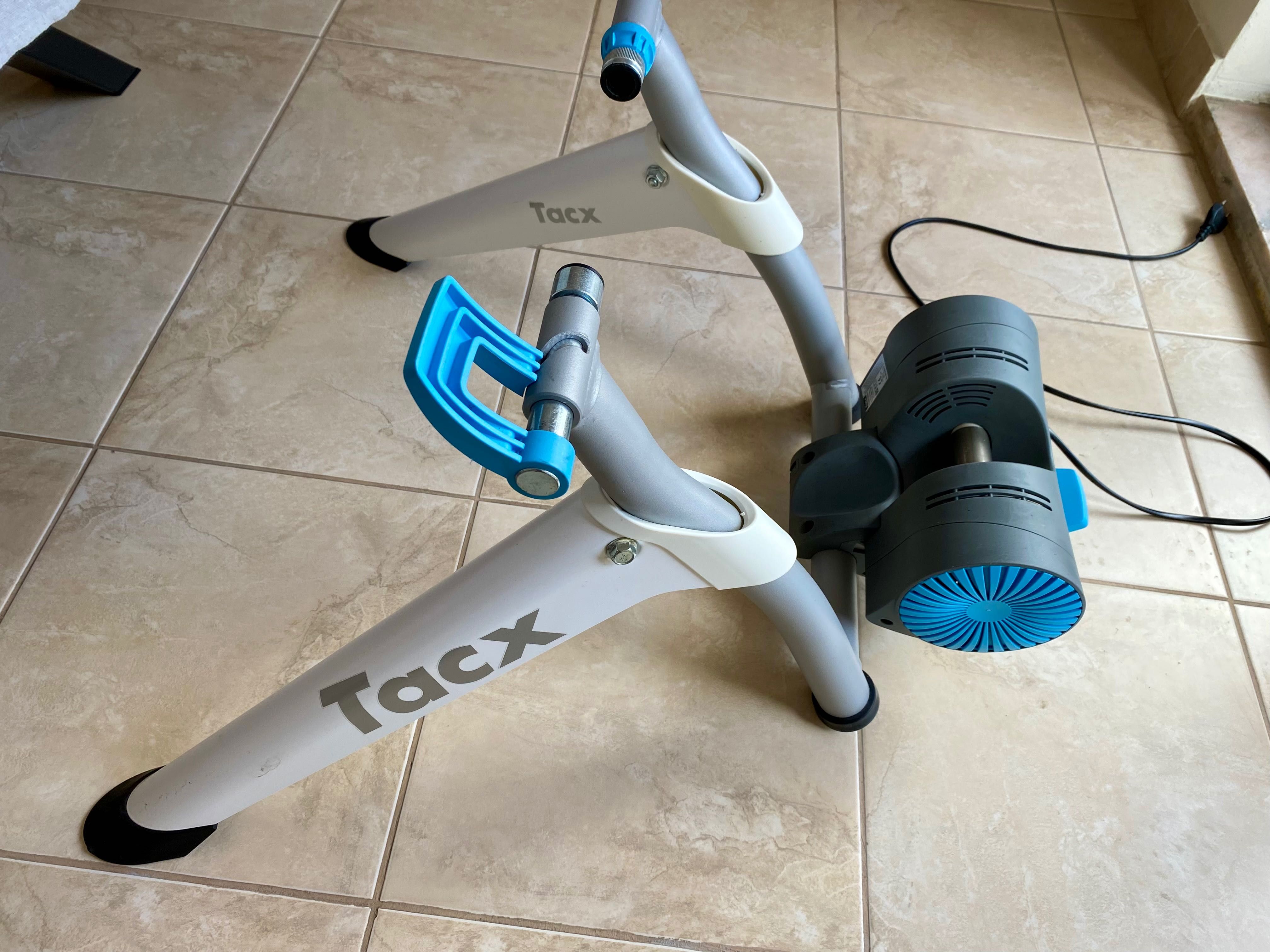 Rolo de Treino TACX VORTEX SMART com acessórios