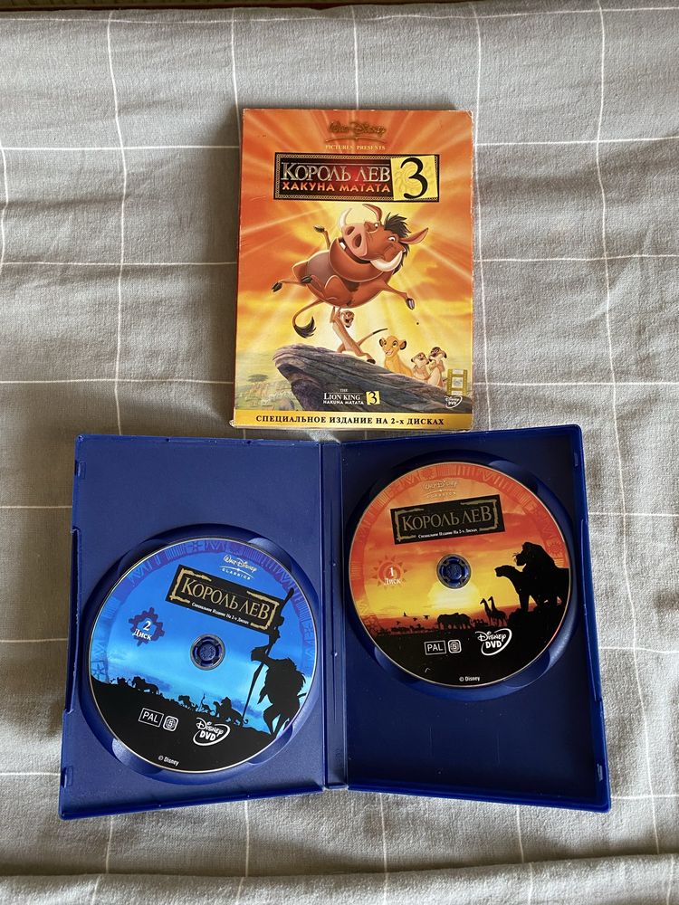 Відеокасети та диски з мультфільмами Disney/Король Лев/про акул
