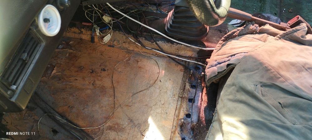 Продам   ваз 2109  по запчастинам поки що есть все