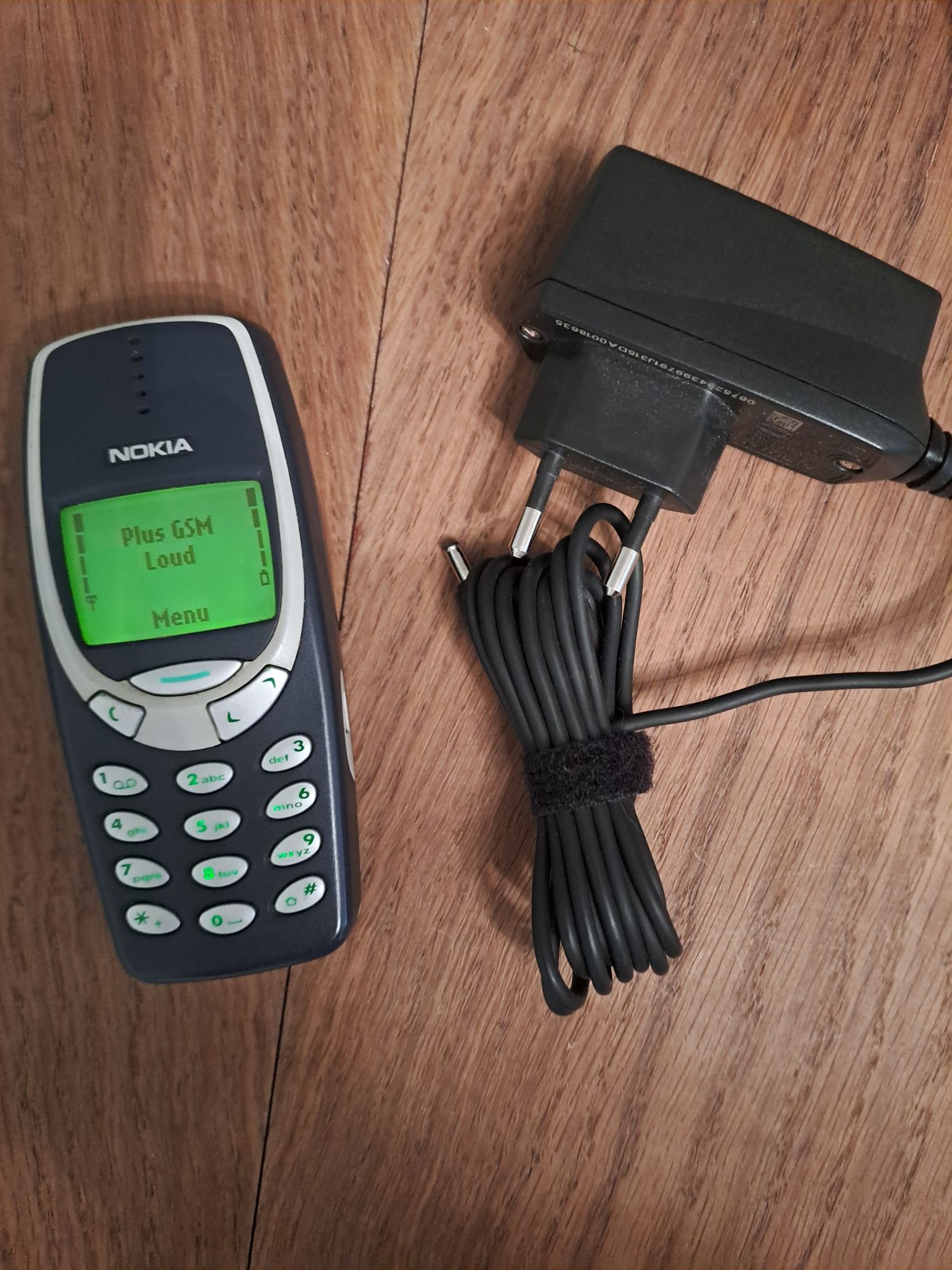 Kultowa Nokia 3310 z ładowarką
