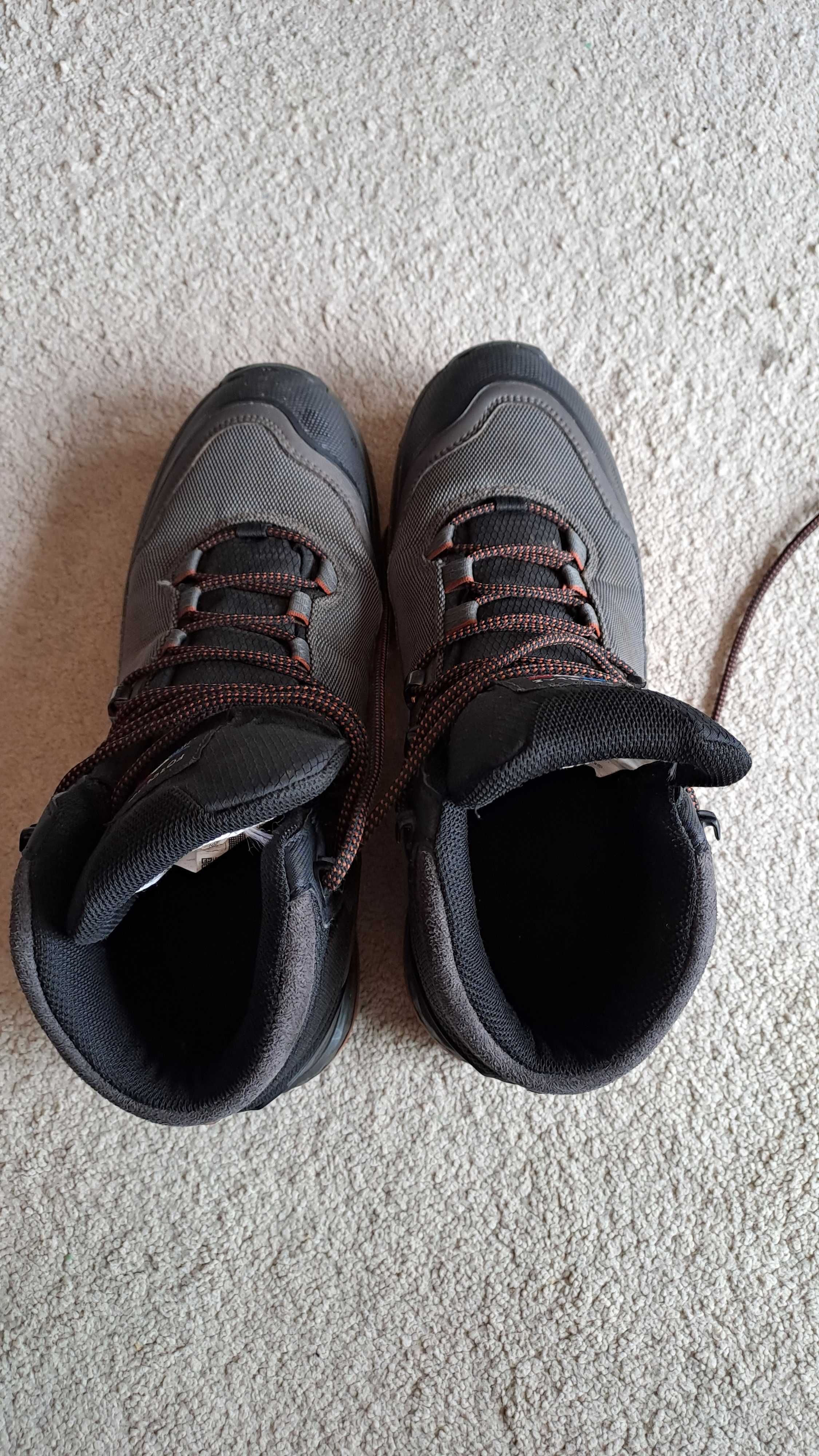 Botas Impermeáveis Forclaz MT 100