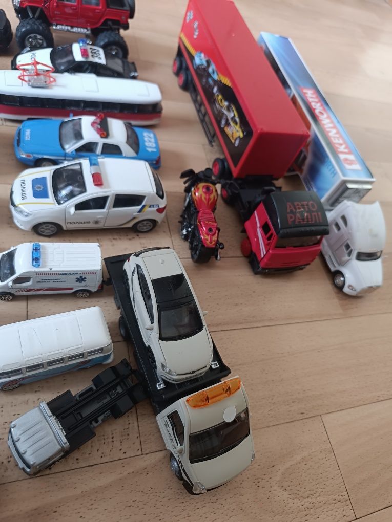 Машинки, трамвай, троллейбус, полицейские