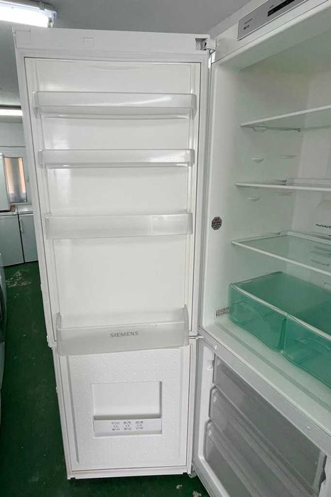 Lodówka Siemens KG36NX10, 185 cm, NoFrost, 303 litry, A+