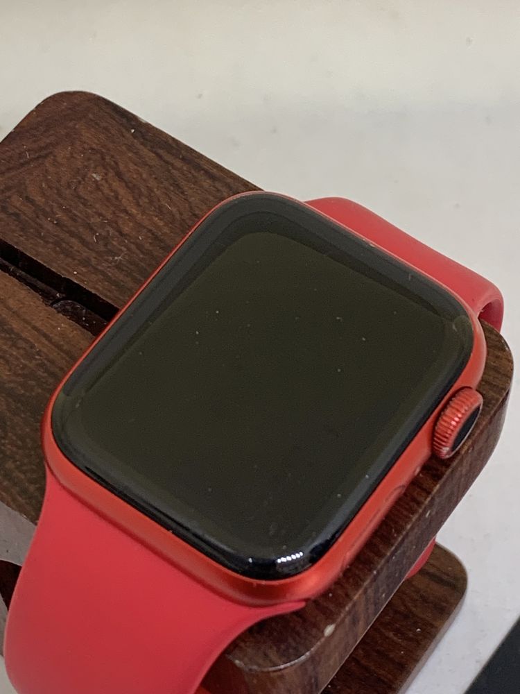 Оригінальні  apple watch series 6 40 mm product red