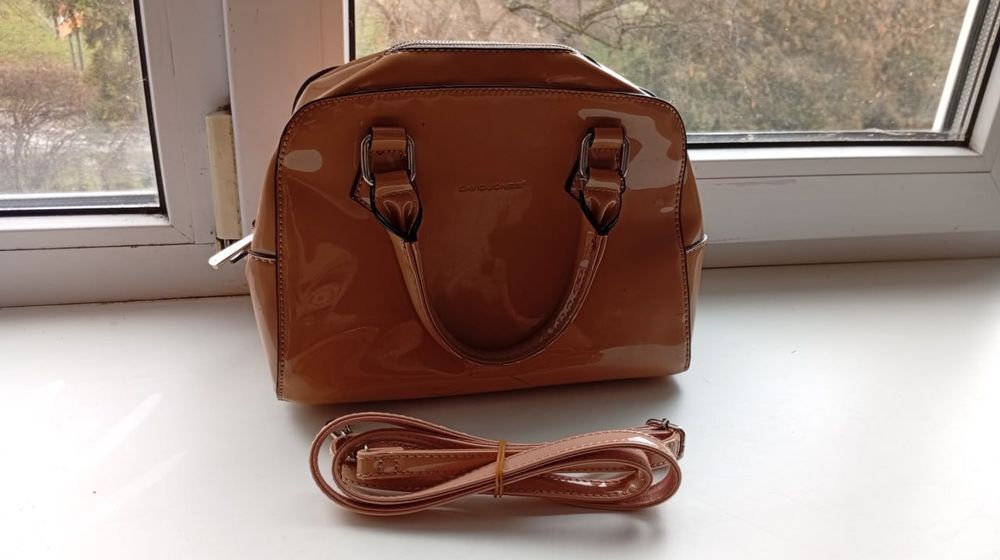 Сумка женская лаковая David Jones