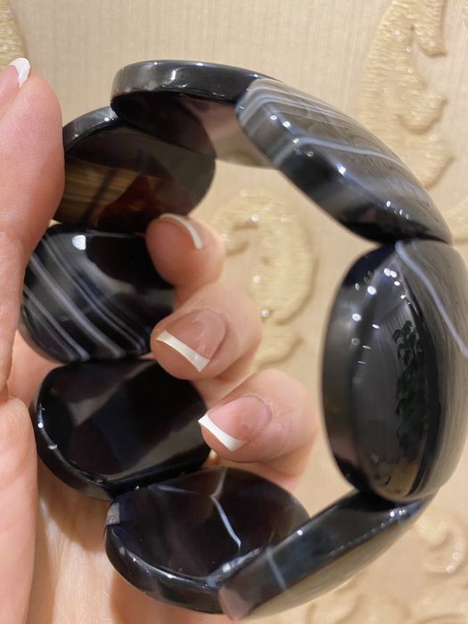 Шикарный браслет из натурального камня черного агата.