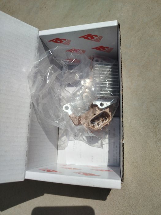 Реле - регулятор напруги генератора тойота