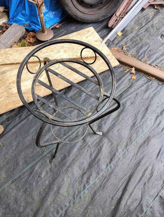 Kwietnik metalowy ozdobny