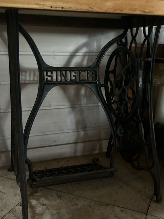 Stolik postument maszyna singer