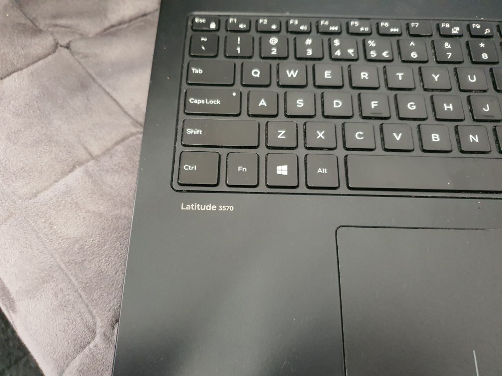 Laptop dell latitude 3570 15.6 cala Led i5 core Windows 10 pro