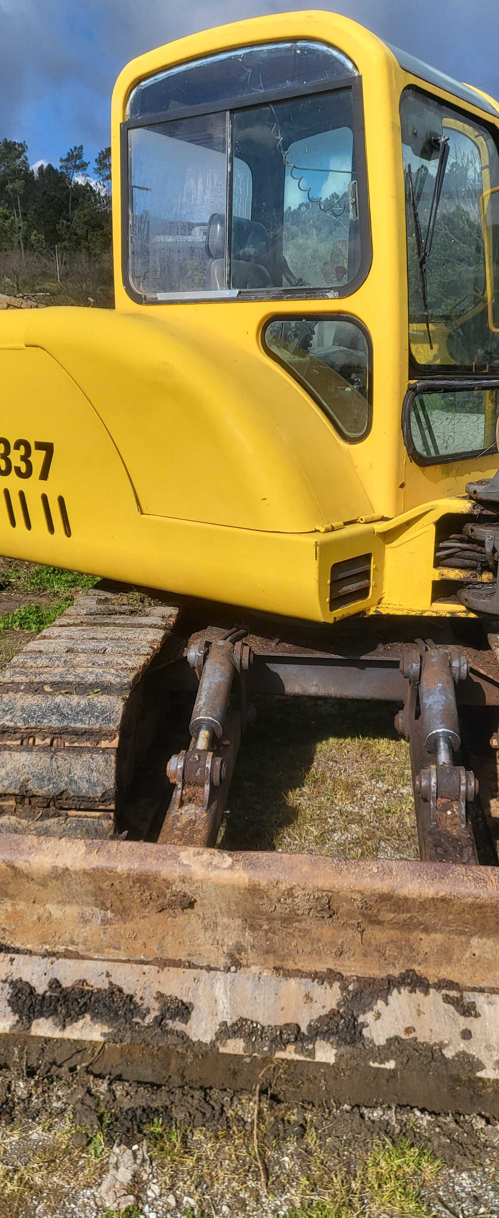 Mini giratoria bobcat 337 de 5 toneladas