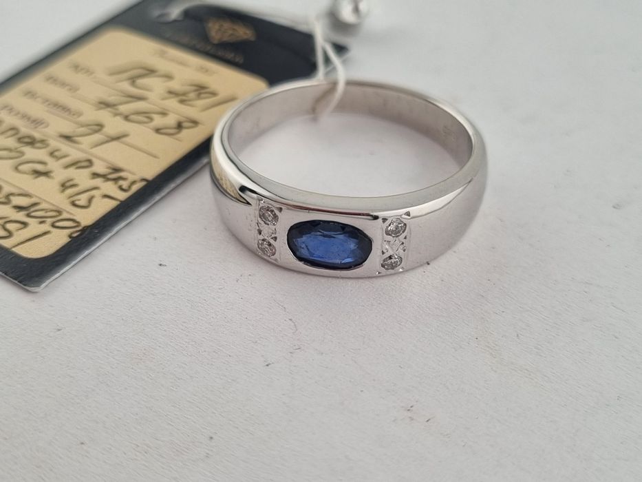 Золотое кольцо с сапфиром и бриллиантами