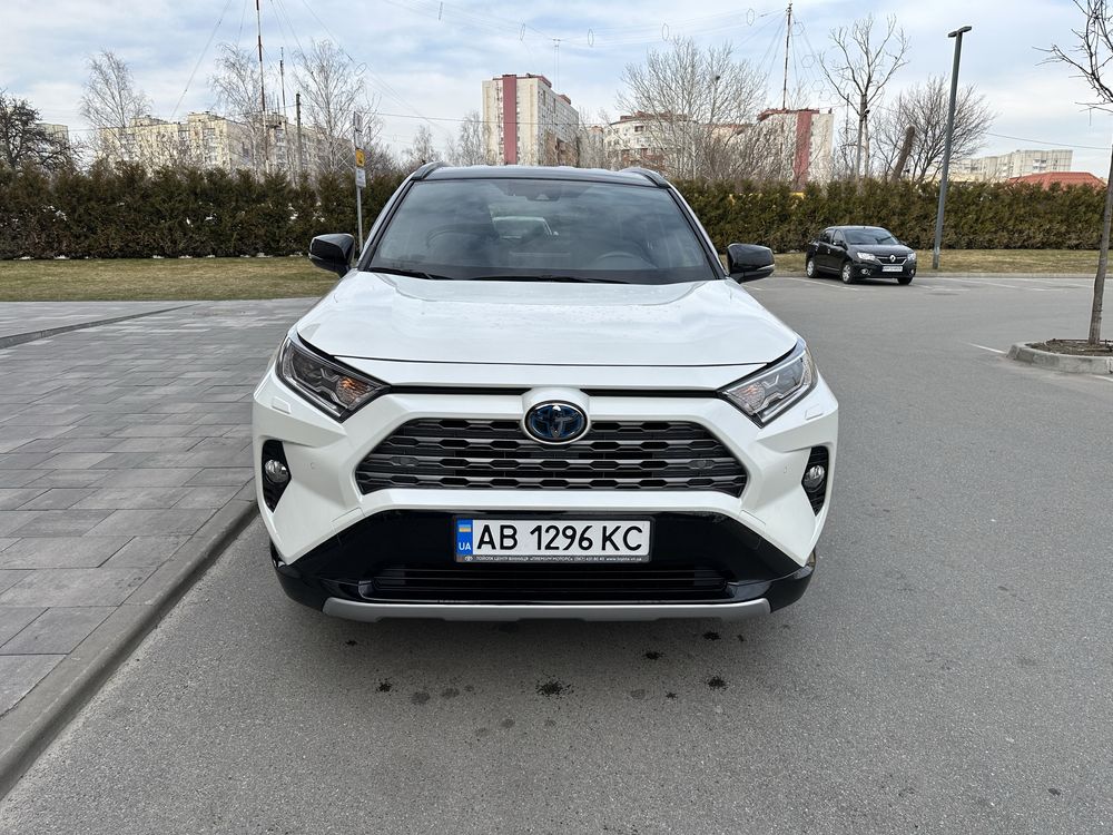 TOYOTA RAV 4 HYBRID (офіційна ) повний привід кінець 2020 року