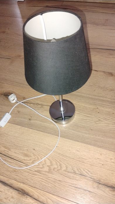 Lampka pokojowa z kloszem