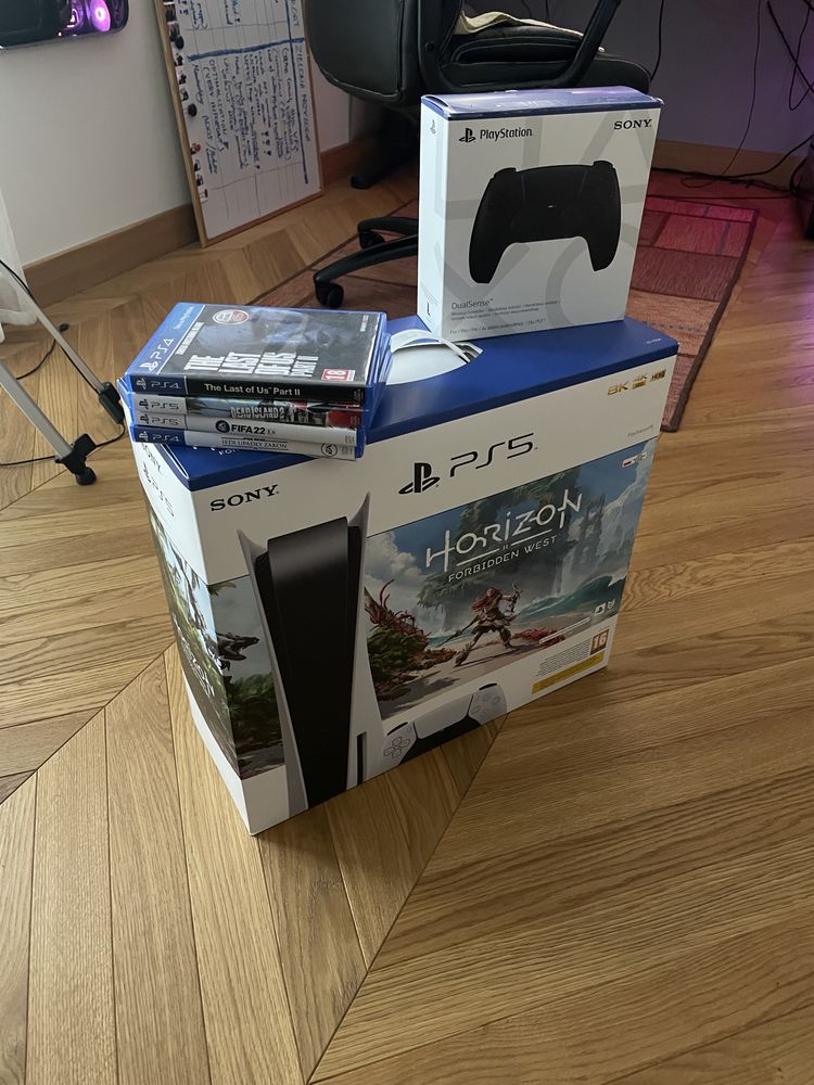 PLAYSTATION 5 Napęd + 1TB pamieci + 2 Pady + 4 Gry na płyte