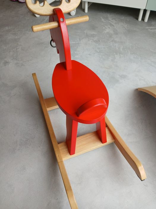 Rena “cavalo” de baloiço