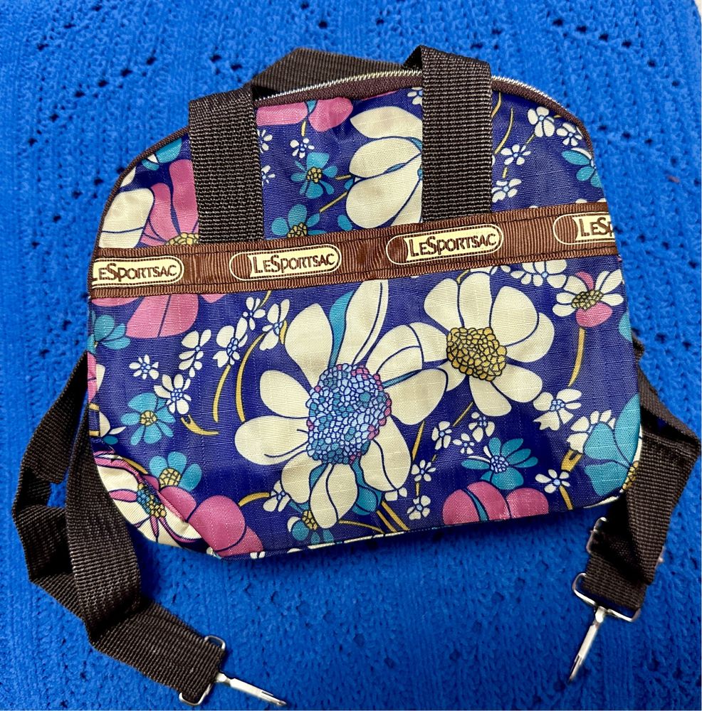 Mała torebka nowa kosmetyczka zapinana na zamki z paskiem LeSportsac
