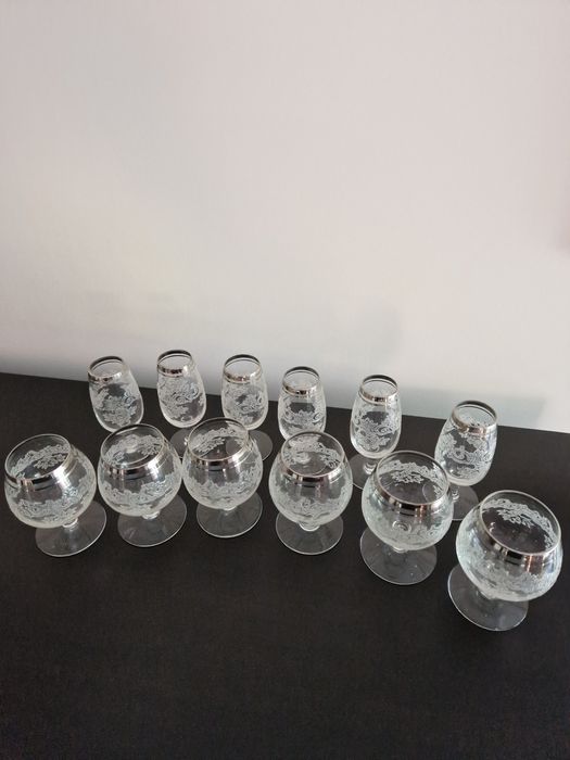 12 cálices antigos para Vinho do Porto ou licores