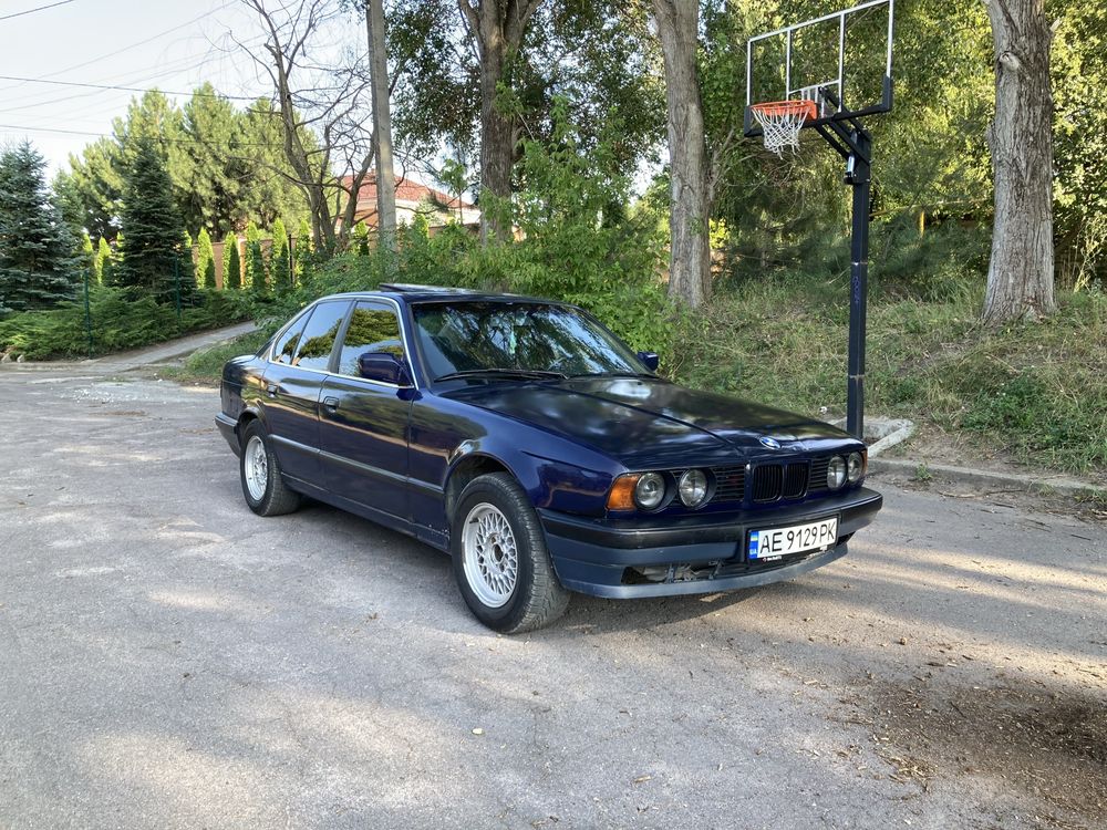 Продам BMW E34 525.