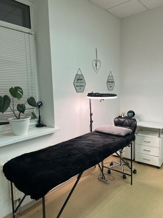 Оренда кушетки для нарощування вій, перманенту