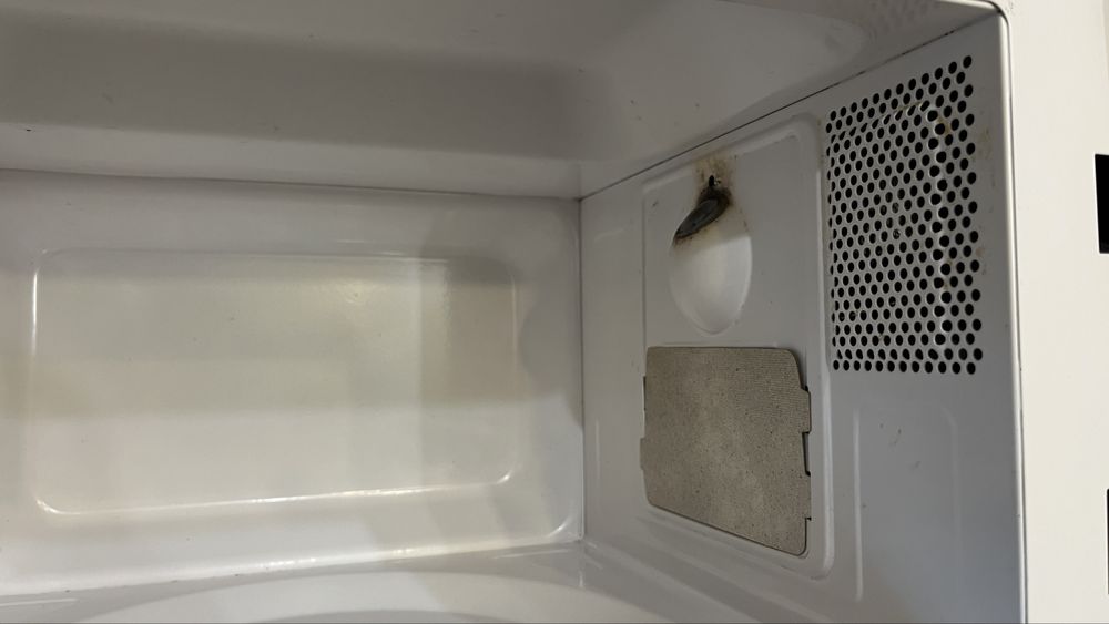 Мікрохвильова піч на запчастини Samsung, модель MW63FR