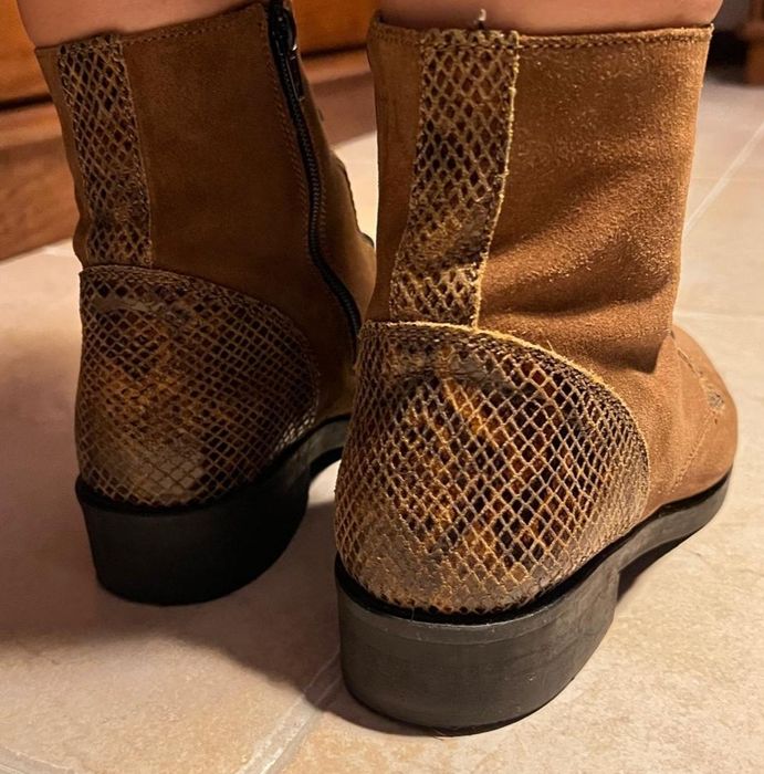 Botins em pele castanhos