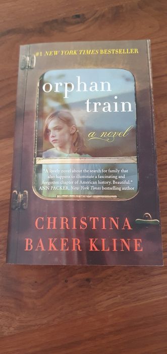 Livro em ingles "Orphan Train"