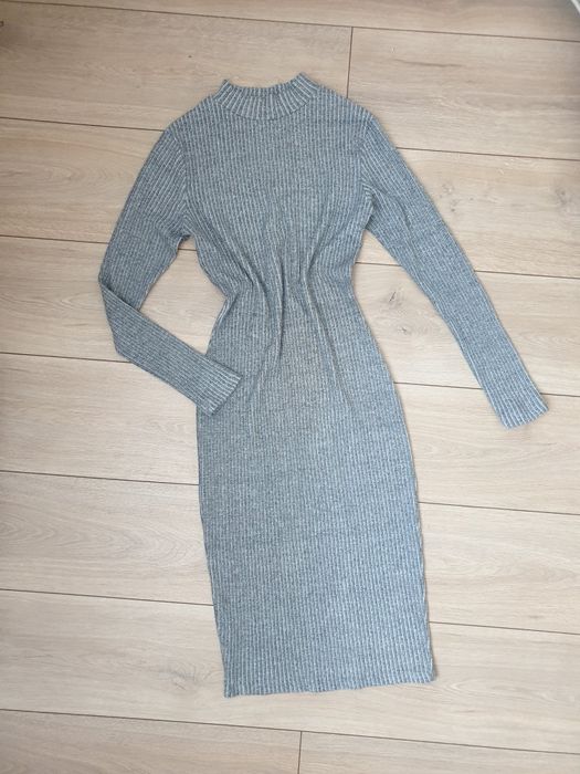 Szara prążkowana sukienka midi, długi rękaw,  pól golf XS/S