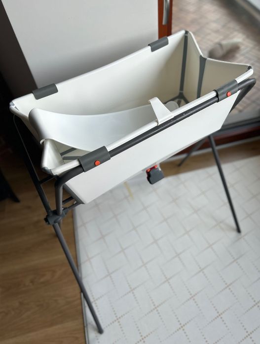 Wanienka stokke składana ze stojakiem i leżaczkiem