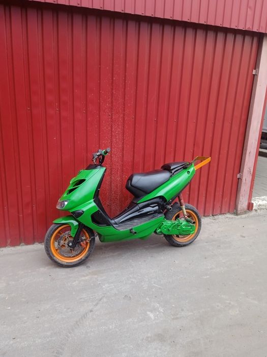 Скутер stunt Aprilia sr 100 minarelli