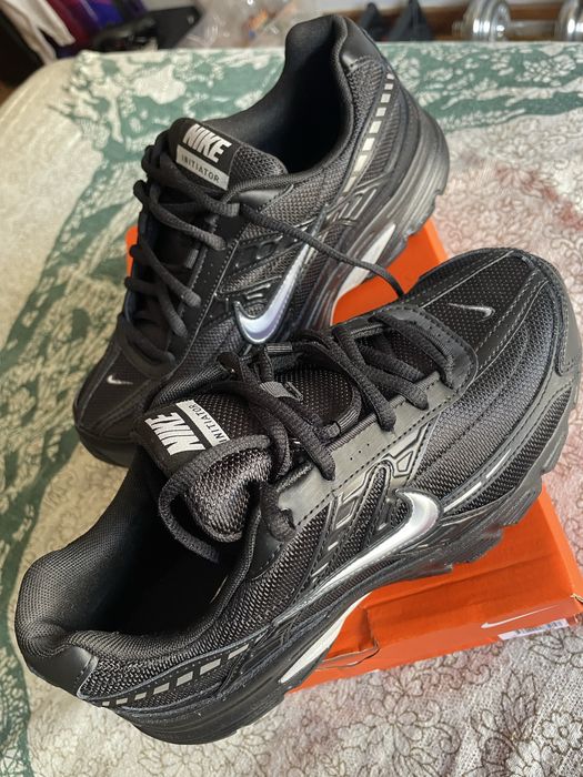Nike initiador black
