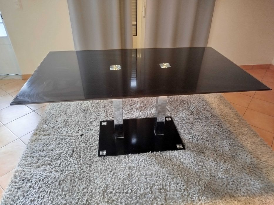 Mesa de Sala preta em vidro