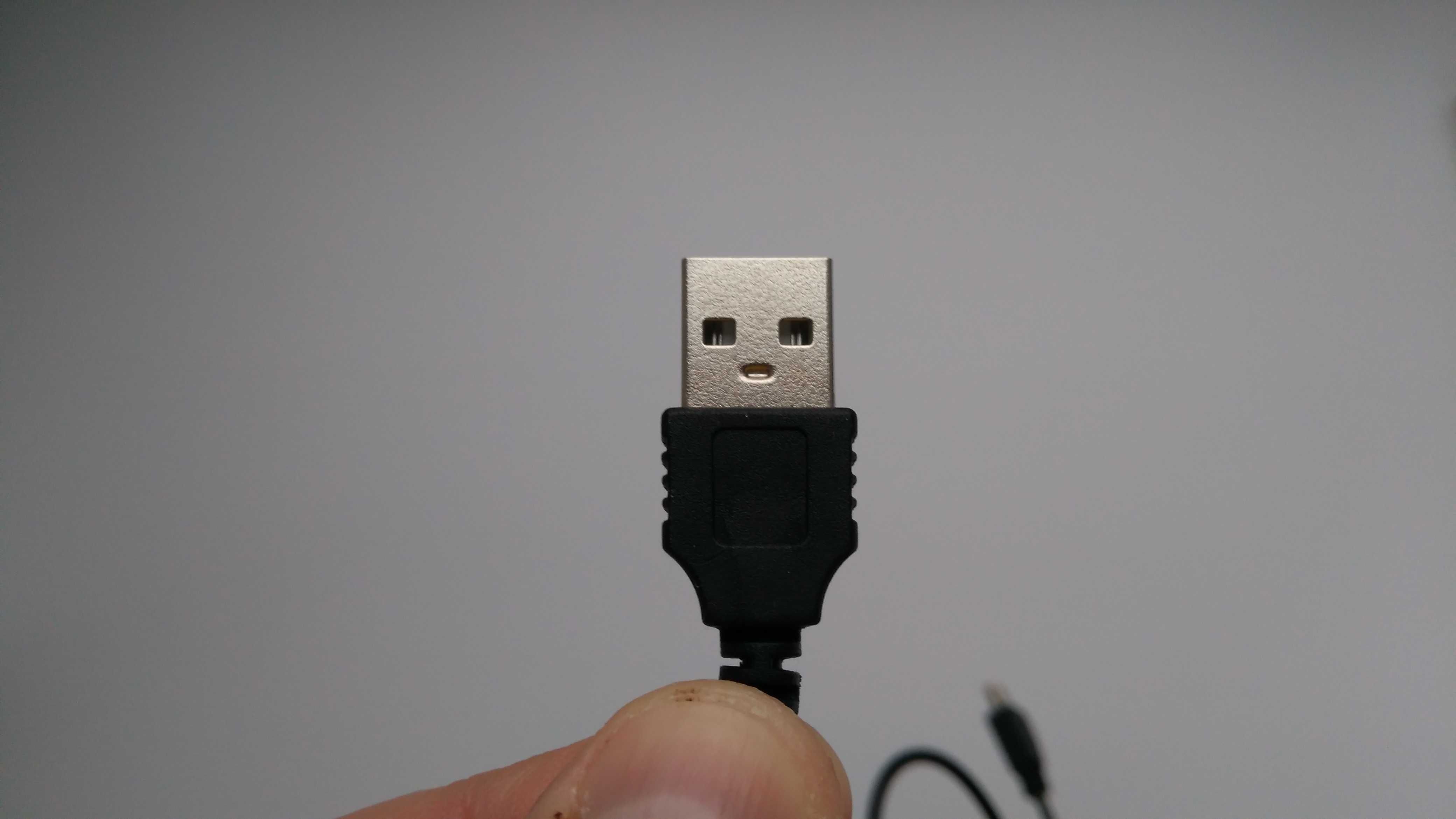 Новий USB-кабель до зовнішнього вінчестера.