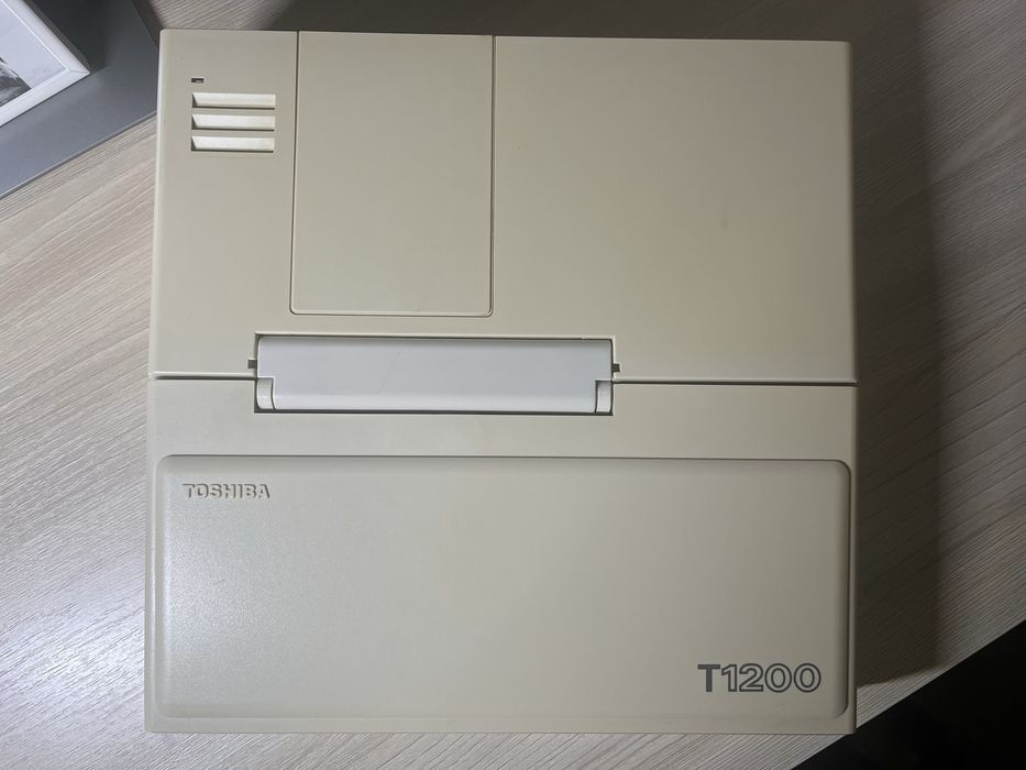 Ноутбук Toshiba T1200 1987 року