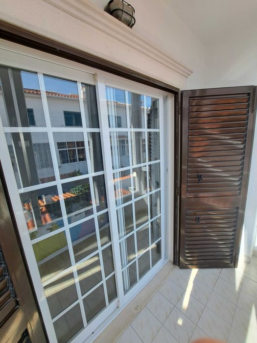 Portadas Alumínio + Portas de Correr Alumínio com vidro + Grade