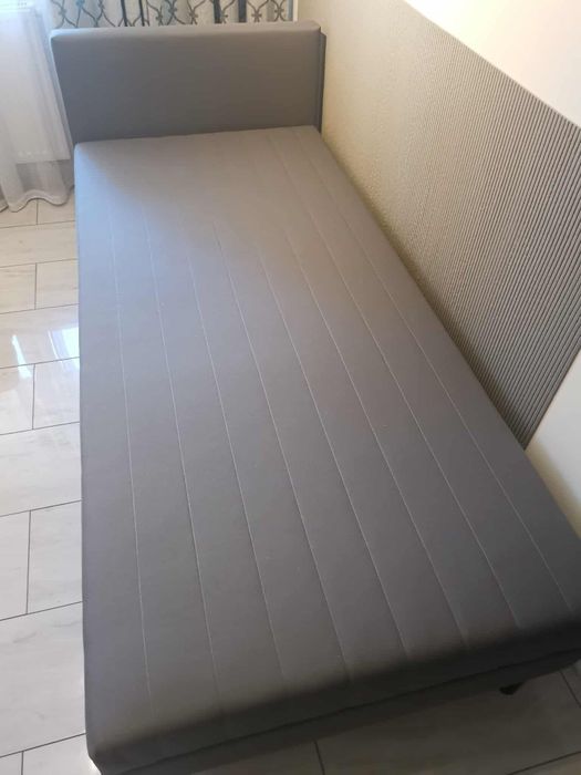 Sprzedam łóżko jednoosobowe Ikea za połowę ceny. Stan idealny.