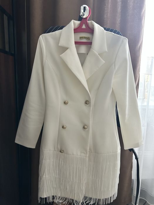 Сукня~піджак білого кольору