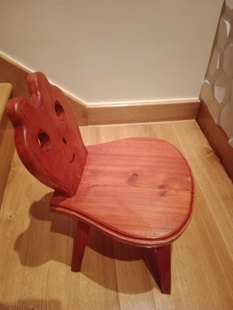 Krzesełko dla dziecka - drewniane