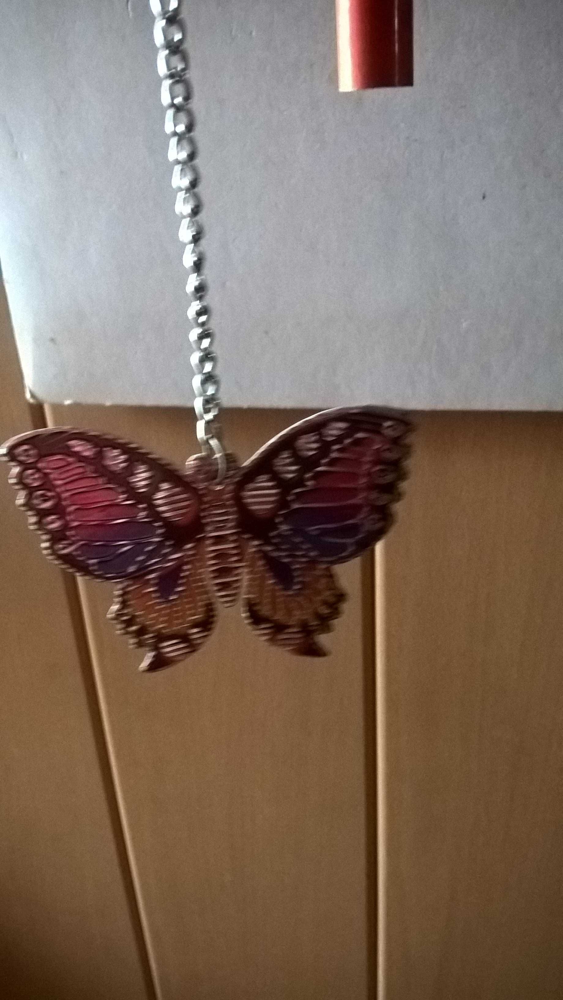 azjatyckie dzwonki powietrzne – rurowe z wizerunkami  motyli
