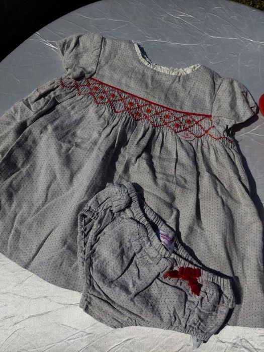 Conjunto vestido e tapa fralda Mayoral e dois pares de sapatinhos