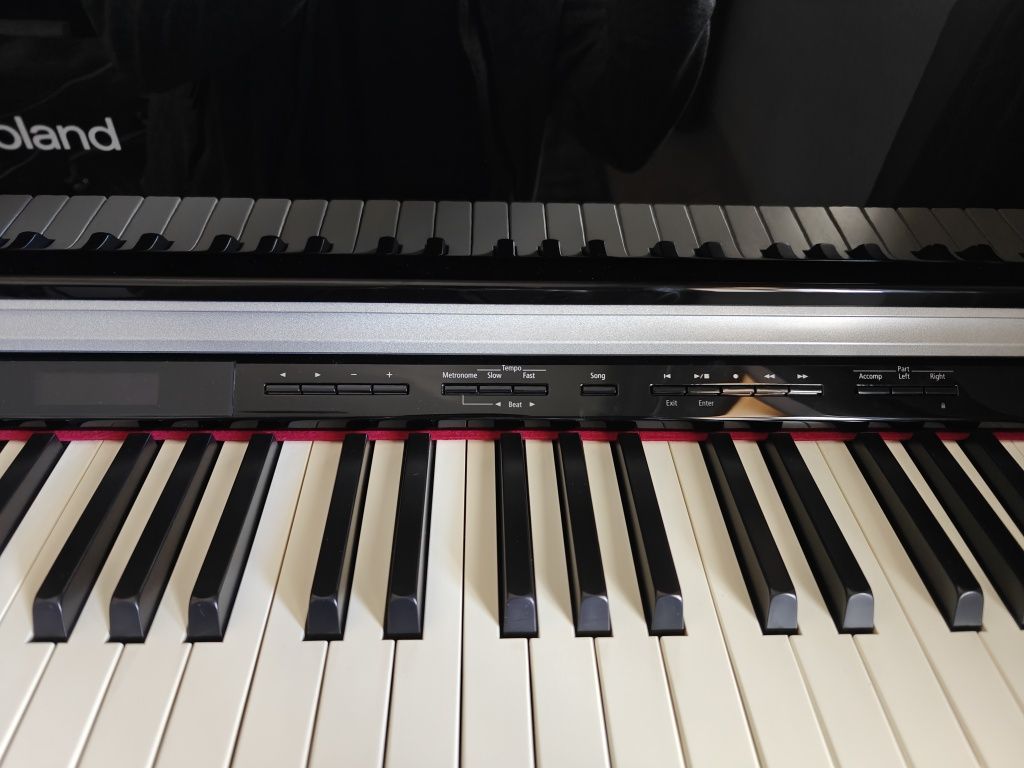 Piano Roland S1 PE Preto Polido + Banco