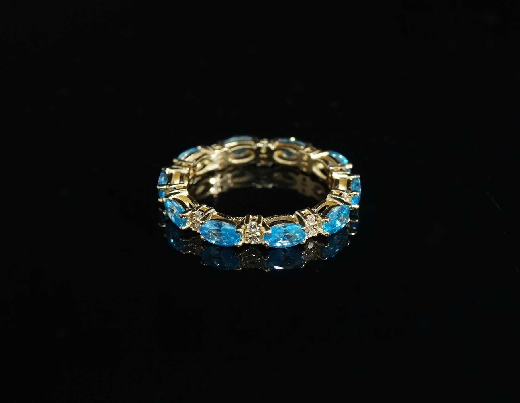 Złoto 585 - złoty pierścionek, obrączka z cyrkoniami. Rozmiar 18