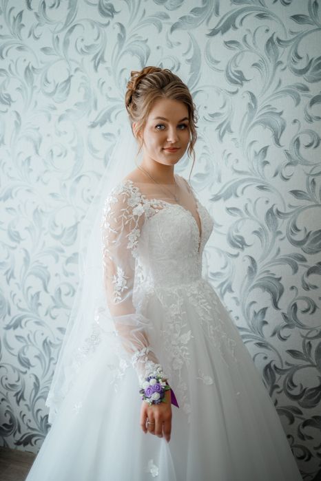 Продам весільну сукню