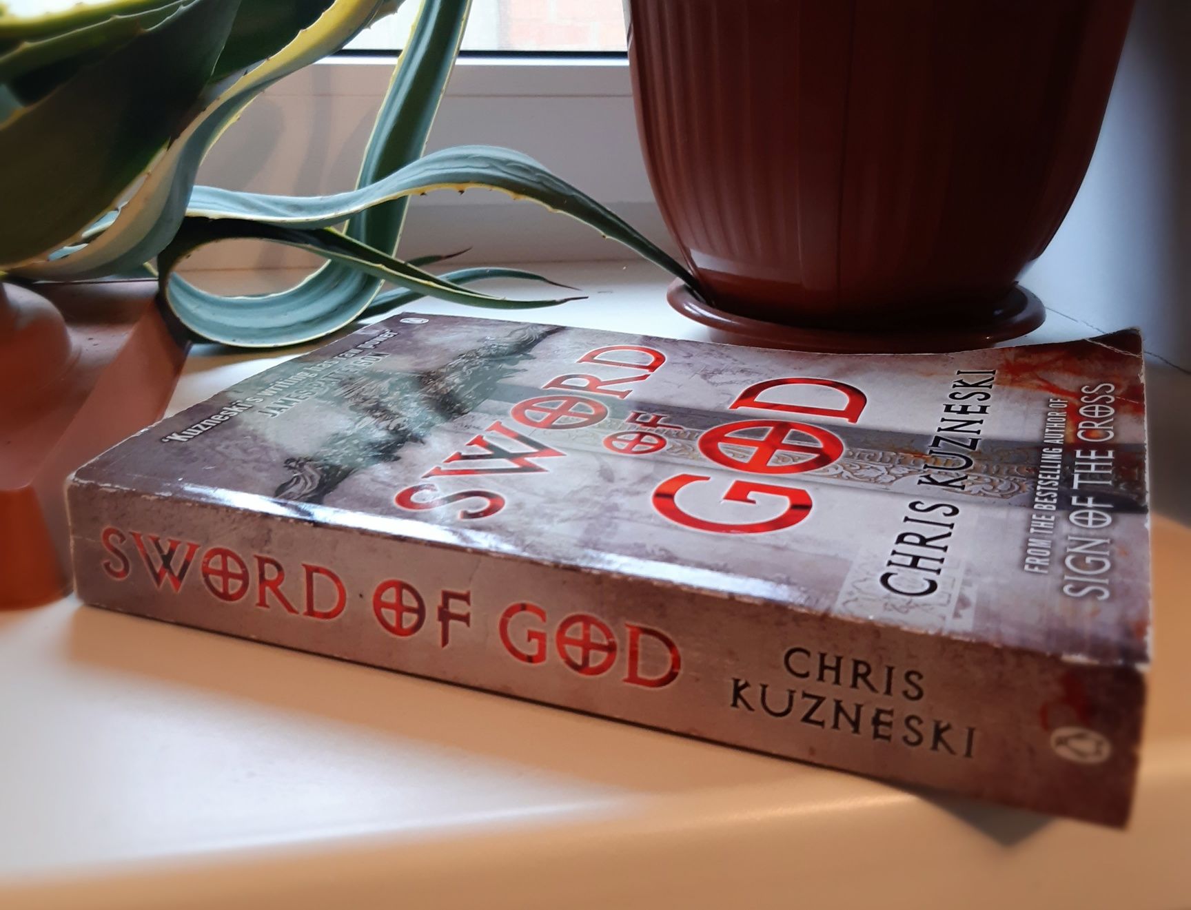 Книга на английском. Мистический триллер. Sword of God. Chris Kuzneski