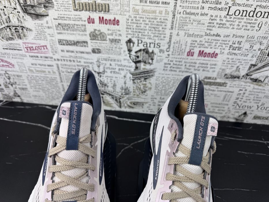 Кросівки Brooks Launch GTS Розмір 38 Взуття