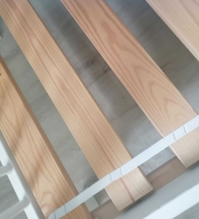 Łóżko że stelażem i materacem Ikea