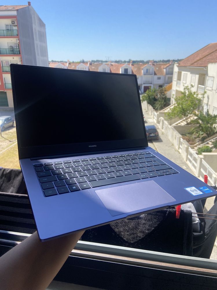 Hauwei matebook 14 / 8GRAM