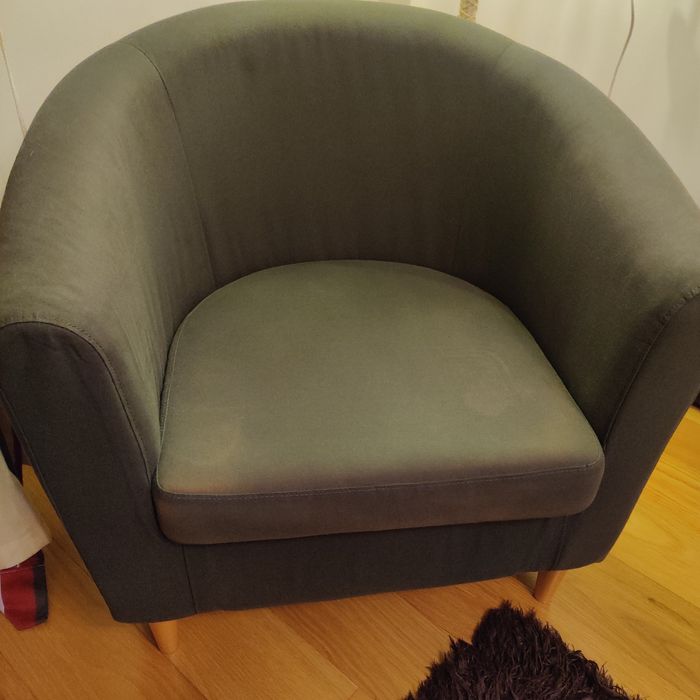 Poltrona IKEA TULLSTA
Poltrona, 
Largura da mesa: 48 cm

Altura da me